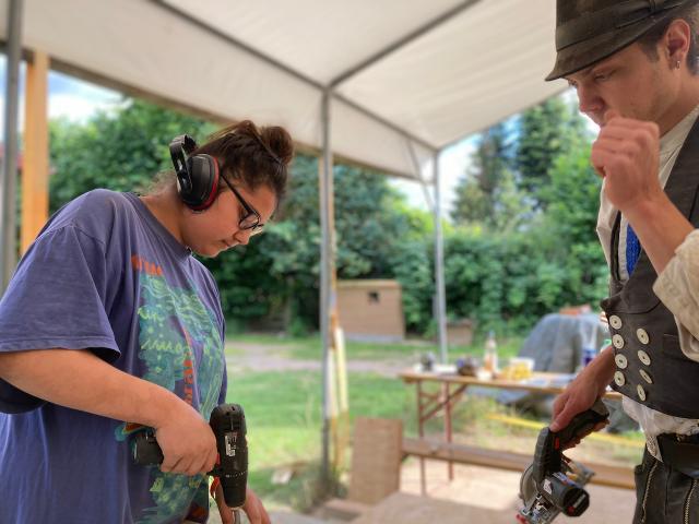 Elvira bohrt und trennt weltmeisterlich Elvira bohrt und trennt weltmeisterlich