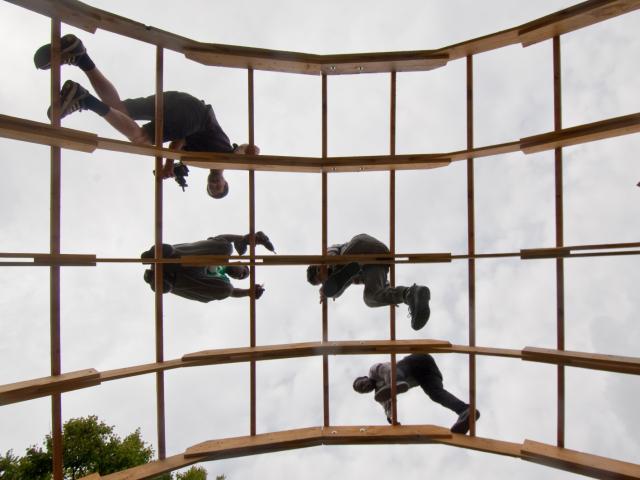 Die Holzkonstruktion wird stabilisiert. | Foto: Hendrik Silbermann (ARTWORKs) Die Holzkonstruktion wird stabilisiert. | Foto: Hendrik Silbermann (ARTWORKs)