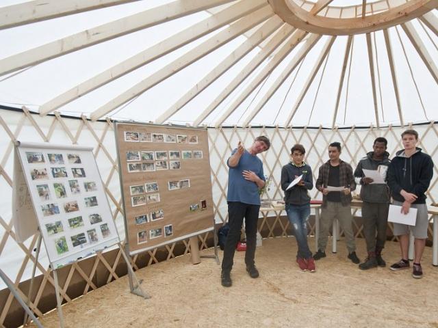 Abschlusspräsentation in der Jurte. | Foto: Hendrik Silbermann (ARTWORKs) Abschlusspräsentation in der Jurte. | Foto: Hendrik Silbermann (ARTWORKs)