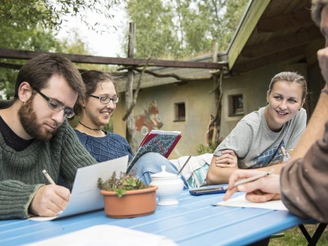 Ideensammlung | Foto: Hendrik Silbermann (ARTWORKs) Ideensammlung aller Teilnehmenden an einem Tisch. | Foto: Hendrik Silbermann (ARTWORKs)