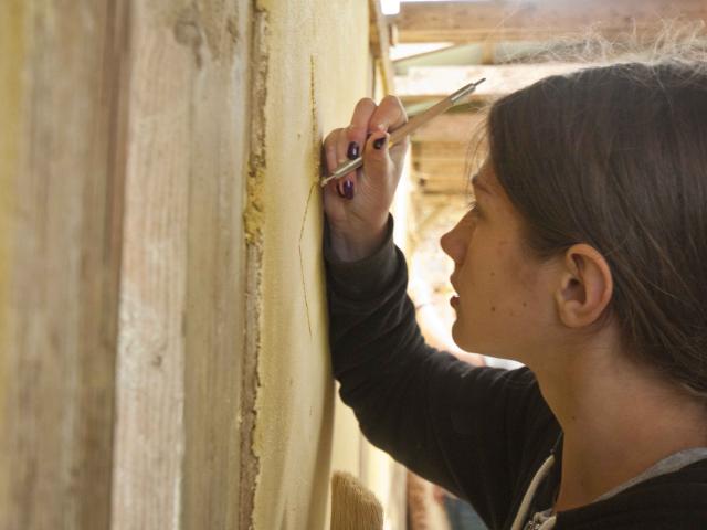 Dekorieren der Innenwand. | Foto: Hendrik Silbermann (ARTWORKs) Dekorieren der Innenwand. | Foto: Hendrik Silbermann (ARTWORKs)