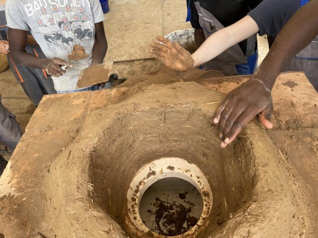 MIt den Händen Lehm formen und gemeinsam kreativ sein - Berührungsängste abbauen und zusammen Kunst schaffen MIt den Händen Lehm formen und gemeinsam Kunst schaffen